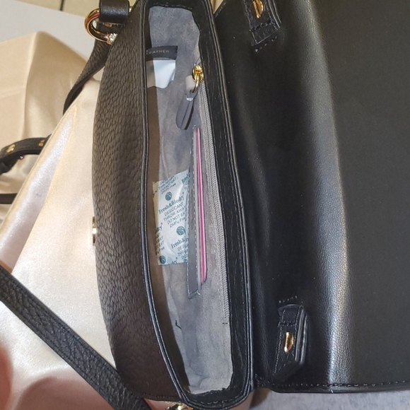 Vince Camuto Black purse with snake skin designed - Picture 3 of 8